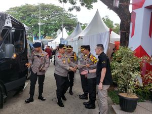 Usai dari Bakauheni-Merak, Wakapolri Tinjau Arus Mudik di Cikampek