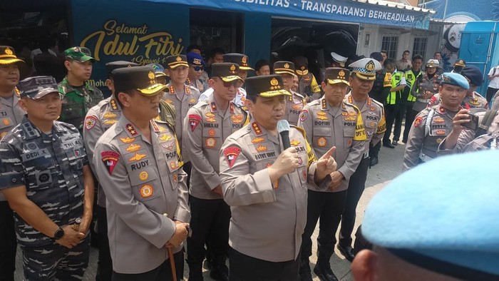 Wakapolri Komjen Gatot Eddy tinjau Pelabuhan Merak (Adrial/detikcom)