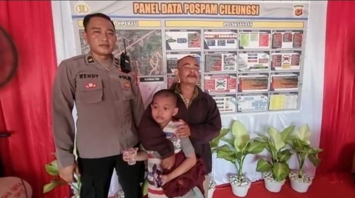 Anak tertingal orang tuanya mudik di Bogor