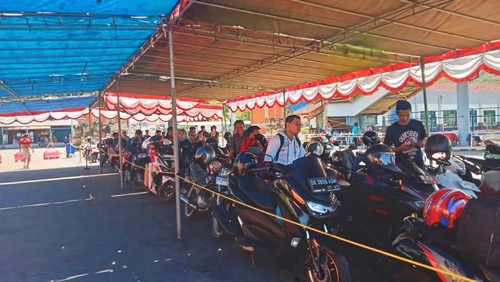 Arus mudik di Padangbai masih padat, tapi antrean jauh berkurang, Kamis (20/4/2023).