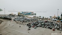 Jumlah kendaraan roda 4 yang menyeberang melalui Pelabuhan Merak juga meningkat hingga 6 persen dibanding tahun lalu. Total ada 18.542 unit kendaraan yang menyeberang, meningkat dari tahun lalu sebanyak 17.452 unit. Adapun total kendaraan yang menyeberang mencapai 39.129 unit pada H-3. Jumlah itu meningkat 4 persen dibanding tahun lalu sebanyak 37.692 unit. 