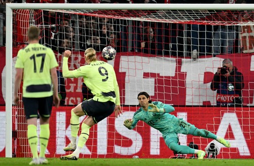 Manchester Citys Norwegian striker Erling Haaland (2nd L) misses to score a penalty against Bayern Munichs Swiss goalkeeper Yann Sommer (R) during the UEFA Champions League quarter-final, second leg football match between Bayern Munich and Manchester City in Munich, southern Germany on April 19, 2023. (Photo by CHRISTOF STACHE / AFP) (Photo by CHRISTOF STACHE/AFP via Getty Images)