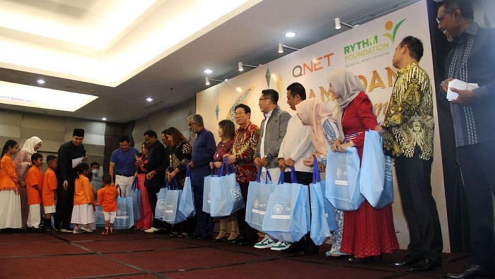 QNET Indonesia menggelar buka puasa bersama siswa Sekolah Darurat Kartini di Jakarta. Sebanyak 120 siswa mengikuti buka puasa bersama tersebut.