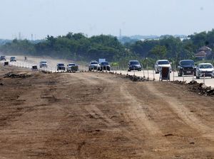 Bukan Rally Dakar, Ini Potret Pemudik Lewat Tol Fungsional Solo-Jogja