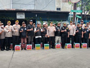 Jaga Rumah Warga Mudik, Para Satpam di Tambora Jakbar Dapat Sembako