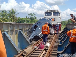 7 Fakta Ngeri Fortuner Masuk Rel di Jateng dan Sopir Ajak Mati Bareng