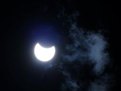 Penampakan Gerhana Matahari Hibrida di Sejumlah Wilayah Indonesia