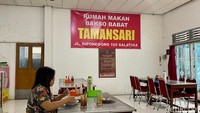 Usaha bakso ini dirintis oleh ibu Indah Setiani pada tahun 1965 dengan nama Bakso Babat Gigi. Kemudian pada 1972, ada cabang di Taman Sari yang bertahan sampai sekarang.