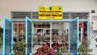 Bakso Babat Taman Sari berlokasi di Jalan Diponegoro Nomor 105. Bangunannya masih mempertahankan nuansa zaman dulu dengan jendela-jendela lebar yang jadi ciri khasnya.