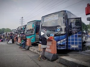 VIDEO: H-2 Lebaran, Pemudik Padati Terminal Kampung Rambutan Pagi Ini