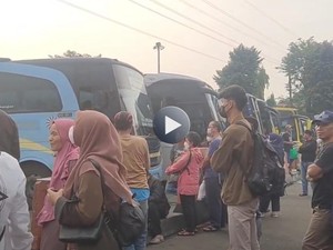 VIDEO: H-2 Lebaran, Tol Cipali Padat Pemudik ke Arah Cirebon!