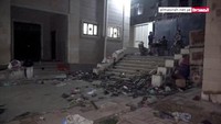 Seorang pejabat kesehatan kedua mengkonfirmasi jumlah korban tersebut. Seorang koresponden AFP di Sanaa yang dikuasai Houthi mengatakan insiden itu terjadi di dalam sebuah sekolah tempat bantuan didistribusikan. Al Masirah TV/Reuters 
