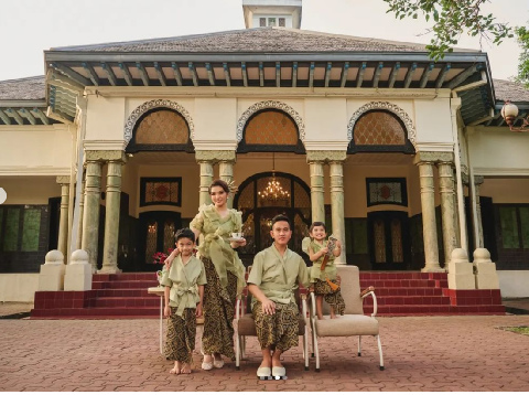 Ide Pose Foto Keluarga Lebaran