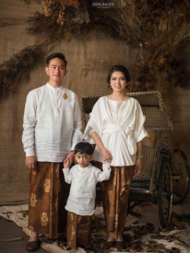 10 Ide Pose Foto Keluarga Saat Lebaran yang Kreatif dan Kekinian