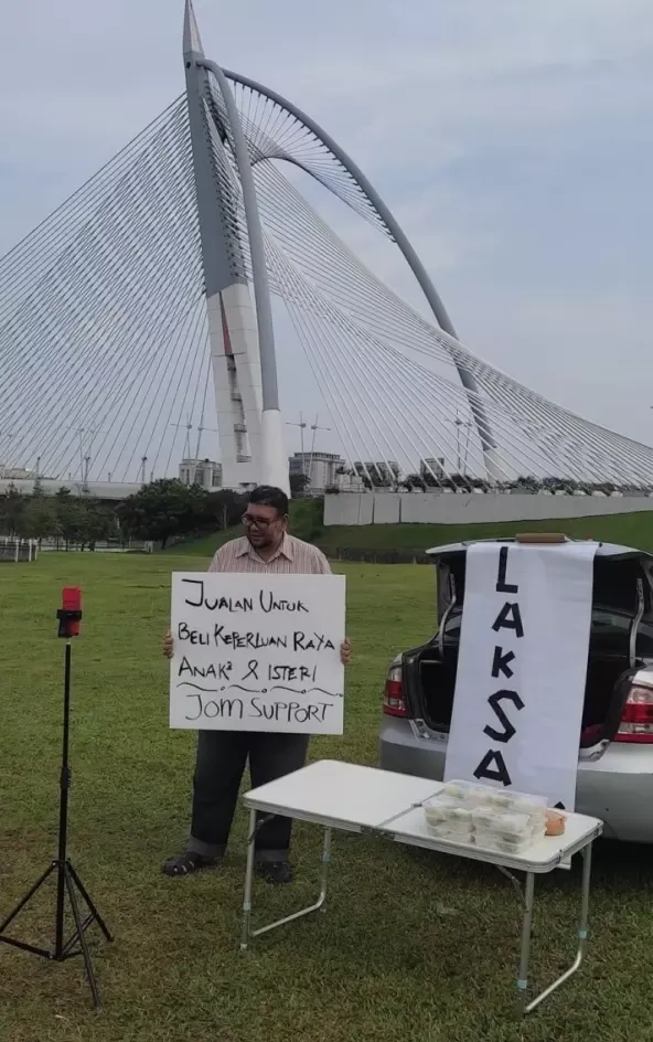 Jualan laksa demi bisa beli baju lebaran
