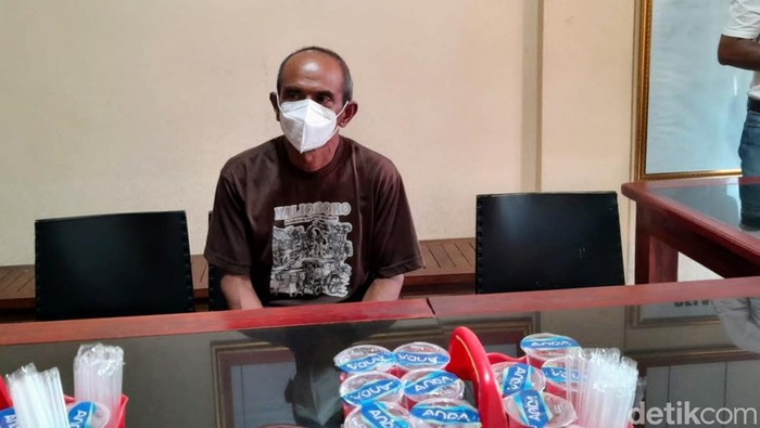 Kakek cabul di Situbondo saat menjalani pemeriksaan