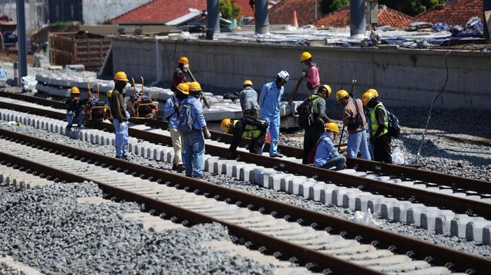 Kalibrasi Rel Kereta Cepat Sebagai salah satu tahapan menjelang comissioning test, seluruh rel Kereta Api Cepat Jakarta Bandung (KCJB) dilakukan penyesuaian halus atau fine adjustment. Fine adjustment adalah proses tuning atau kalibrasi rel yang sudah dipasangkan.
