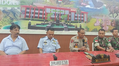 Kapolda NTT Irjen Johni Asadoma bersama perwakilan Korem Wirasakti Kupang, Lanud El Tari, dan Lantamal Kupang saat jumpa pers, Kamis (20/4/2023) sore.