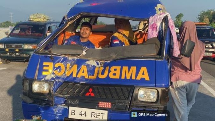 Kecelakaan ambulans di Tol Pasuruan-Probolinggo