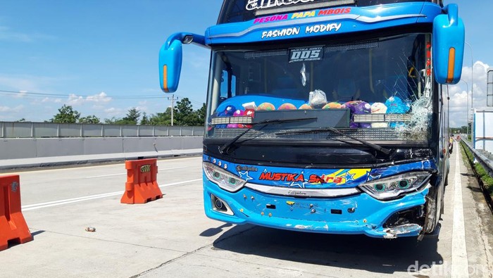 Kondisi kendaraan yang terlibat kecelakaan beruntun di amankan di rest area 487 Boyolali.