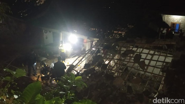 Kondisi rumah diduga sumber ledakan di Jebengsari, Salaman, Magelang, Rabu (19/4/2023).