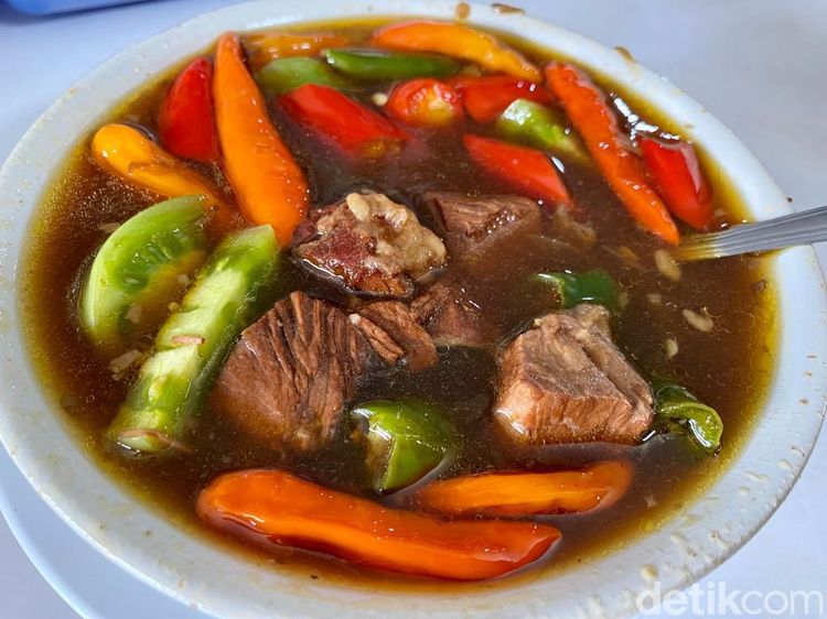 Segar Mlekoh! Asem-asem Daging Koh Liem, Kuliner Semarang Sejak 1978