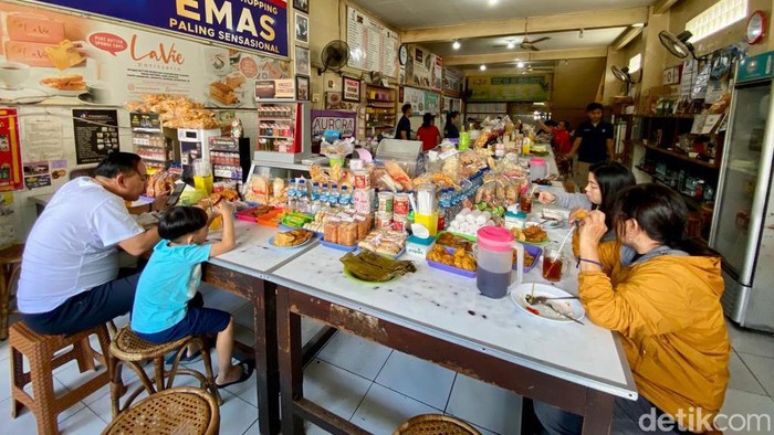 Kuliner Legendaris Semarang! Asem-asem Daging Koh Liem Sejak 1978