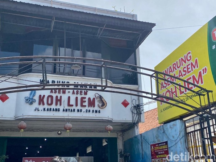 Kuliner Legendaris Semarang! Asem-asem Daging Koh Liem Sejak 1978 Kuliner Legendaris Semarang! Asem-asem Daging Koh Liem Sejak 1978
