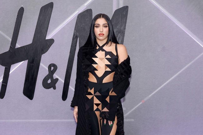 Lourdes Leon yang kini berusia 26 tahun merupakan putri sulung Madonna. Ayahnya adalah pelatih olahraga pribadi Carlos Leon. Carlos dan Madonna berkencan pada 1994 hingga 1997. Lourdes lahir pada 1996. Foto: Dok. Getty Images