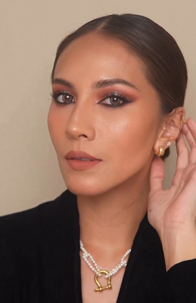 Ingin makeup bernuansa Arabian? Tiru riasan ala @lipstickmafia ini. Makeup mata bold dengan eyeliner yang dibuat runcing di bagian depan akan memberikan vibe makeup glamour ala wanita Arab. Foto: dok. Instagram