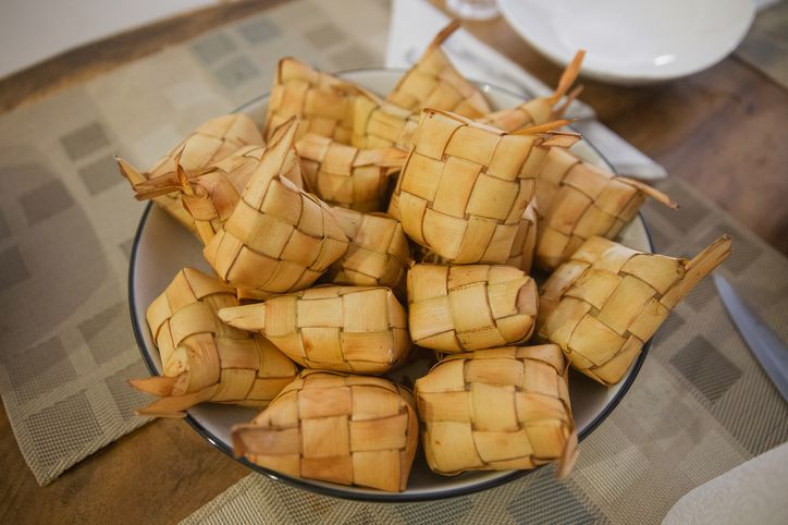 Ini Alasannya Ketupat dan Opor Ayam Jadi Sajian Wajib Lebaran