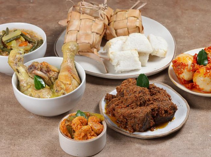 Ini Alasannya Ketupat dan Opor Ayam Jadi Sajian Wajib Lebaran
