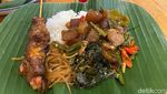 Mantap Sedap! Nasi Gudeg Pakai Sate Koyor di Resto Milik Anne Avantie