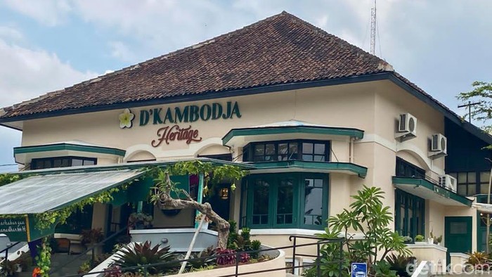 Mampir Semarang, Cicip Nasi Gudeg dan Sate Koyor di Resto Anne Avantie