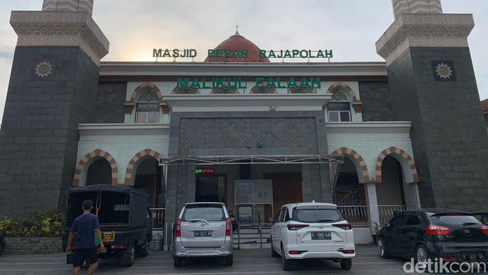 Masjid Besar Malikul Falaah Kecamatan Rajapolah Kabupaten Tasikmalaya.