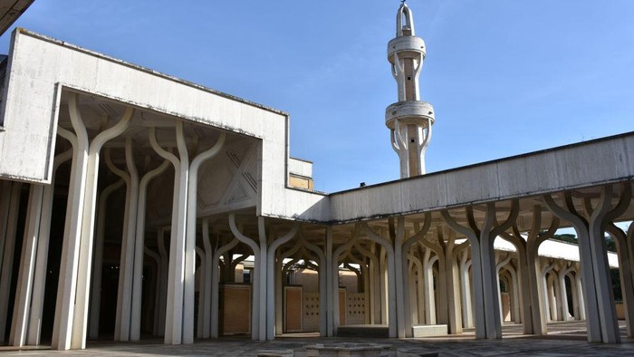 ROMA, ITALY - APRIL 11: A view of Grand Mosque of Rome, one of the largest mosques in Europe, in Italy ahead of Eid Al-Fitr which marks the end of the holy month of Ramadan on April 11, 2023. The Grand Mosque of Rome, serving since 1995, is established on an area of 30 thousand square meters. Muslims, living in Rome and its surrounding, gather at the Great Mosque of Rome during Eid Al-Fitr and Eid Al-Adha. (Photo by Baris Seckin/Anadolu Agency via Getty Images)