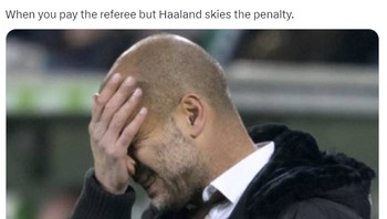 Tapi Haaland juga kena kritik supporter karena tendangan penaltinya meleset. Foto: (Twitter)