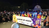 Gema Takbir Jogja tahun ini mengusung tema besar Jogja Bertakbir, Mencerahkan Syiar. Event ini diikuti ribuan anak-anak atau remaja dari seluruh DIY dan sekitarnya untuk memperebutkan Piala Sri Sultan HB X. Foto: Adji G Rinepta/detikJateng