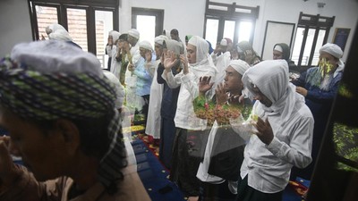 Momen Jemaah Tarekat Naqsabandiyah di Bogor Gelar Salat Id