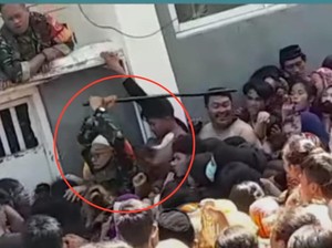 Babinsa Pukul Warga Antre Zakat Juga Selamatkan Wanita Hamil Terjepit