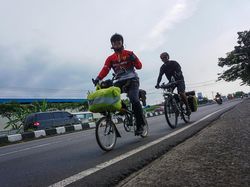Naik Sepeda, Pemudik Ini Gowes Jakarta-Jawa Tengah