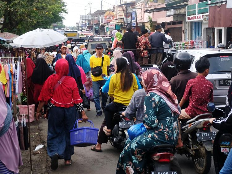 Pasar Tumpah Bikin Jalur Mudik Ini Macet Parah!