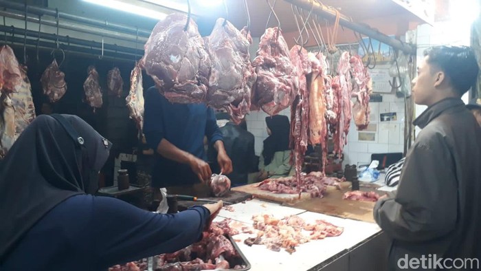 Pedagang daging sapi di Sukabumi.