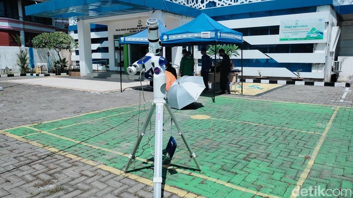 Pemantauan gerhana di Kantor BMKG Makassar. Agus Umar Dani/detikSulsel