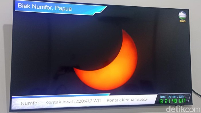 Pemantauan Gerhana Matahari Hibrida di Biak melalui live streaming BMKG.