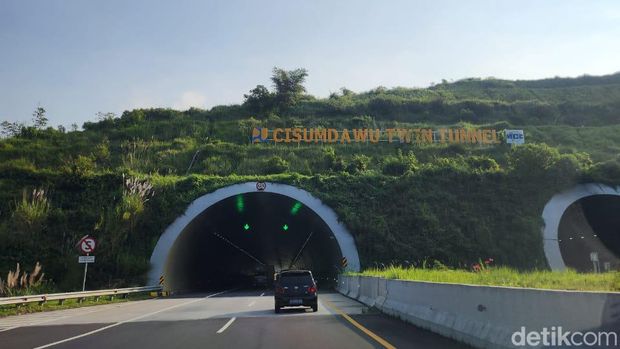 Pemberlakuan sistem one way saat arus mudik 2023 dinilai membantu. Pemudik ini mengaku terheran-heran karena perjalanan dari Bandung ke Gresik begitu lancar. (dok Pribadi)