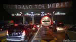 Penampakan Antrean Panjang di GT Merak