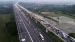 Penampakan dari Udara Arus Mudik Saat Contraflow di Tol Japek