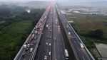 Penampakan dari Udara Arus Mudik Saat Contraflow di Tol Japek