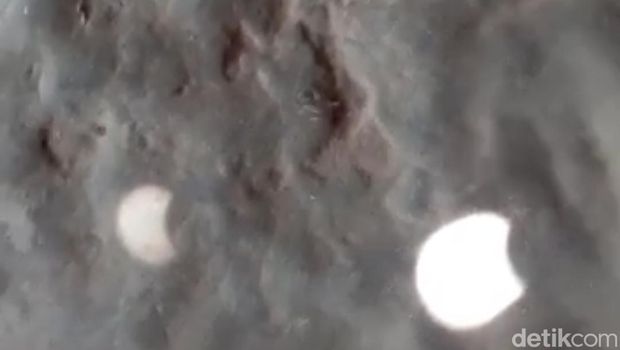 Penampakan sinar matahari saat gerhana hasil pengamatan warga Blora, Kamis (20/4/2023).